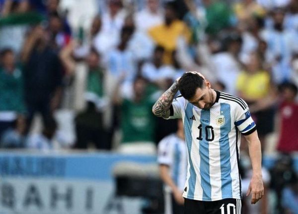Dù không thể giành chiến thắng trong trận đấu vừa rồi, Messi và đội tuyển Argentina vẫn đã cho thấy bản lĩnh và sức mạnh của mình. Hãy xem lại những khoảnh khắc đầy cảm xúc của trận đấu này để cảm nhận tình yêu và cống hiến của Messi dành cho đội tuyển quốc gia.
