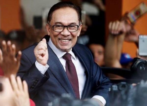 Quốc vương Malaysia chỉ định ông Anwar Ibrahim làm thủ tướng và đứng ra thành lập chính phủ