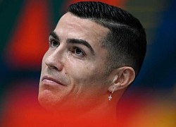 Ronaldo đáp trả lời đe dọa của MU, không đồng ý câu hỏi về Messi