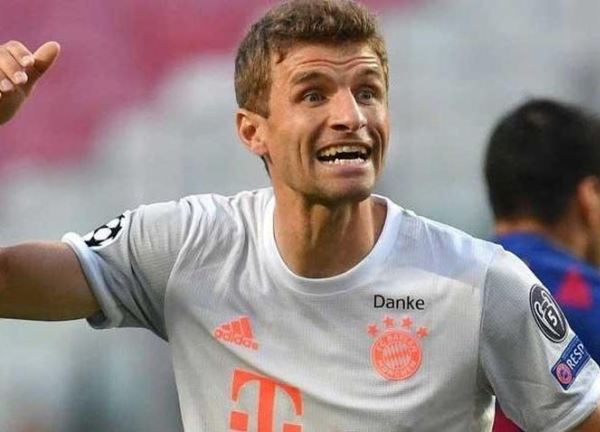 Thomas Muller sốc nặng khi tuyển Đức để thua Nhật Bản