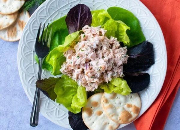 Cách làm salad cá hồi đơn giản, dễ làm