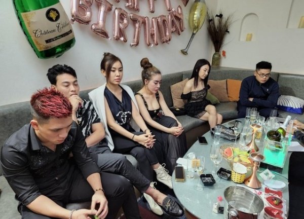 Công an Hà Nội đột kích quán bar bắt Dung 'thà' và 'đàn em' tổ chức tiệc ma túy mừng sinh nhật con nuôi