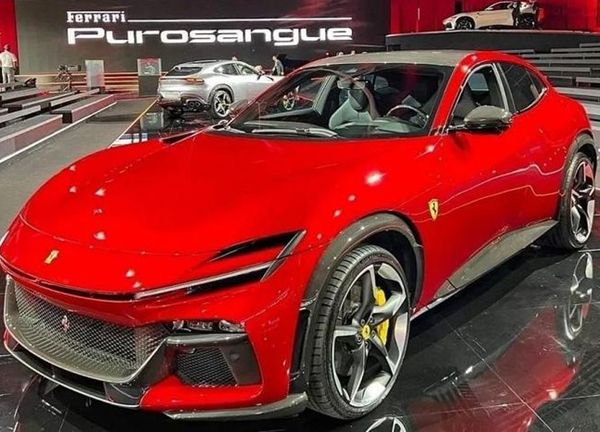 "Ngựa chiến" Ferrari Purosangue đắt hơn Lamborghini Urus tới 4 tỷ đồng