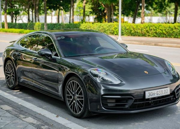 Porsche Panamera 2022 chạy "lướt" 6.800 km, bán lại "rớt" ngay 500 triệu