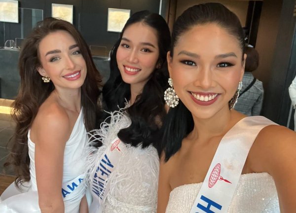 Á hậu Phương Anh đọ sắc xinh đẹp cùng các thí sinh Miss International 2022