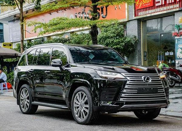 Cận cảnh "chuyên cơ mặt đất" Lexus LX600 2022 tới 13 tỷ ở Hà Nội