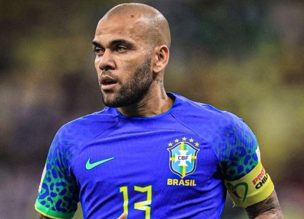 Dani Alves tạo cột mốc ấn tượng tại World Cup