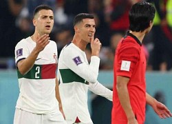 HLV Bồ Đào Nha: Ronaldo bị cầu thủ Hàn Quốc 'xúc phạm' khi rời sân