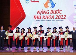 Niềm vui bất ngờ của nữ sinh từng khóc nhiều đêm sau khi đỗ đại học