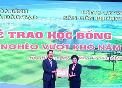 Trao 300 suất học bổng cho học sinh nghèo vượt khó ở Hòa Bình