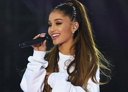 Ariana Grande vẫn tặng quà Giáng sinh cho các bệnh nhi nhiều năm sau vụ tấn công ở Manchester