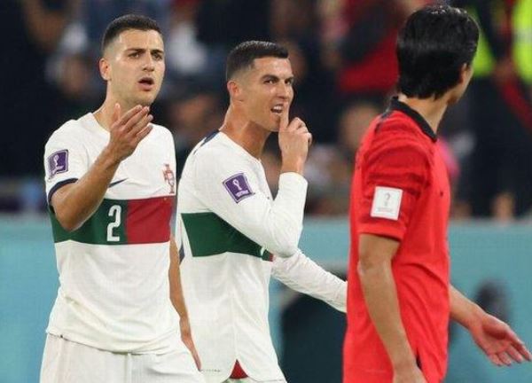 Bồ Đào Nha kêu gọi đoàn kết sau nghi án Ronaldo mắng HLV