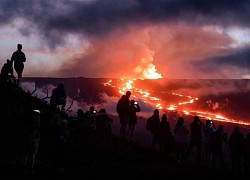 Du khách đổ đến Hawaii chiêm ngưỡng dòng dung nham rực sáng