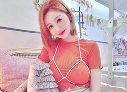 Hot girl xứ Trung bất ngờ nổi tiếng nhờ... tạo dáng phản cảm