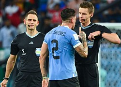 Thúc cùi chỏ vào đầu quan chức FIFA, sao Uruguay nguy cơ bị treo giò 15 trận