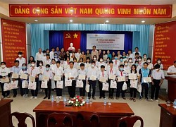 Tiền Giang: Trao học bổng cho 46 học sinh, sinh viên