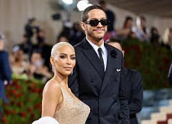 Vừa ly hôn Kayne West, Kim Kadarshian đã bất ngờ "đá xoáy" tình cũ Pete Davidson