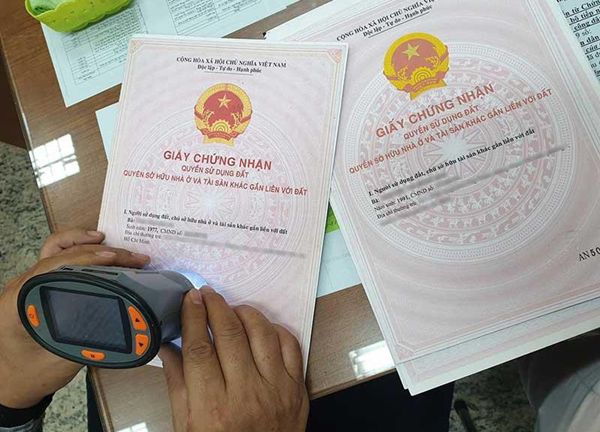 Công chức xã ở Bạc Liêu mang sổ đỏ của người dân đi cầm - Pháp luật - Việt  Giải Trí