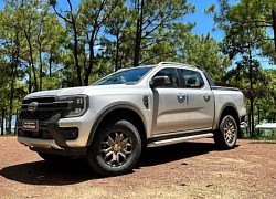 Ford Ranger tiếp tục bỏ xa đối thủ ở phân khúc bán tải