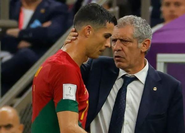 HLV Santos nói lý do để Ronaldo dự bị, CR7 lên tiếng về tin đồn đến Saudi Arabia