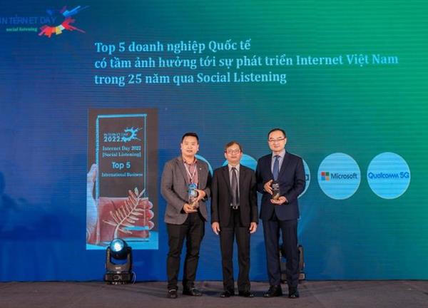 Huawei nhận giải thưởng Top 5 Doanh nghiệp Quốc tế có tầm ảnh hưởng tới sự phát triển Internet Việt Nam