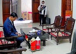 Tưởng con có chuyện, ông bố bật khóc khi con bất ngờ về nhà