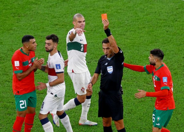 Bruno Fernandes và Pepe đối mặt án phạt vì cáo buộc 'FIFA nên trao cúp cho Argentina'