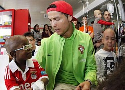 Huyền thoại sân cỏ C.Ronaldo: Được yêu mến bởi cả sự nhân văn