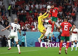 Ngỡ ngàng trước độ cao bật nhảy của cầu thủ Maroc khiến Ronaldo khóc hận