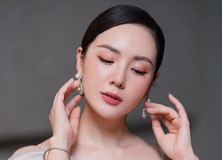 Bí quyết giữ da căng bóng láng mịn tuổi U40 của ca sĩ Thanh Hóa có 188 cây vàng