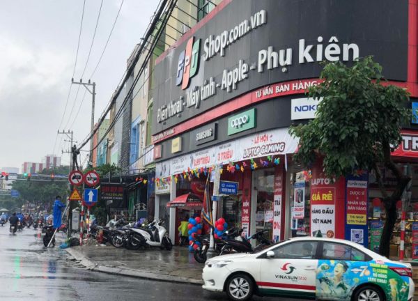 Trộm đột nhập FPT Shop rinh két sắt và hàng chục điện thoại