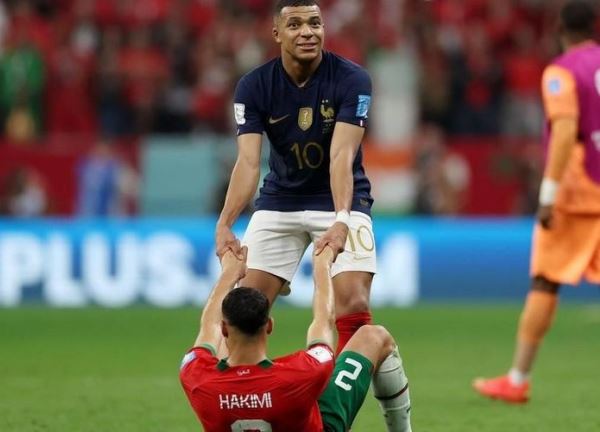 Cảm động Mbappe an ủi bạn thân Hakimi thua cuộc