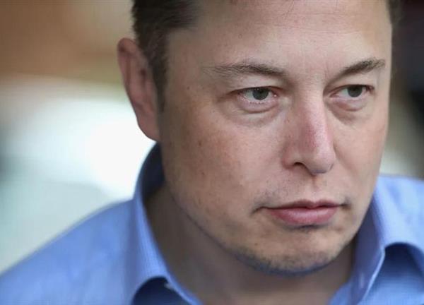 Elon Musk 'quay xe', cấm cửa tài khoản chuyên theo dõi máy bay riêng