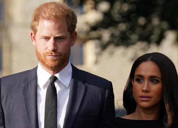 Meghan ví mình như bị 'quăng cho bầy sói ăn thịt'