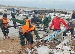 Phú Yên: Sóng lớn đánh chìm tàu cá