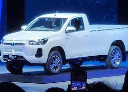 Ra mắt nguyên mẫu Toyota Hilux chạy điện: Cạnh tranh Ranger theo cách riêng