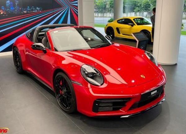 Cận cảnh Porsche 911 Targa 4 GTS với gói tuỳ chọn gần 2 tỷ tại Việt Nam