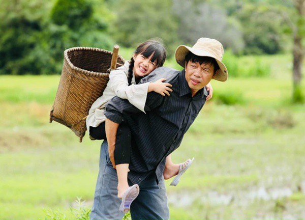 Ngắm bộ ảnh Thái Hòa tình cảm bên "con gái" Suri Nhã Vy