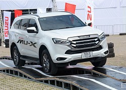 SUV 7 chỗ: Ford Everest 'chấp hết', kịch tính cuộc đua doanh số năm 2022