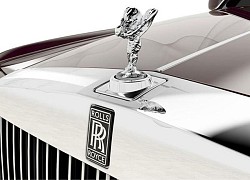 Thanh niên làm hỏng logo xe Rolls-Royce Ghost trị giá gần 1 tỷ đồng