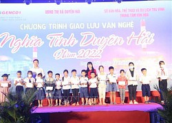 Trà Vinh: Tặng quà cho các gia đình chính sách, khó khăn và học sinh nghèo miền biển