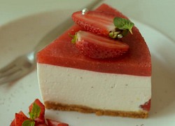 Cách làm cheesecake dâu tây đẹp mắt, khó lòng cưỡng nổi