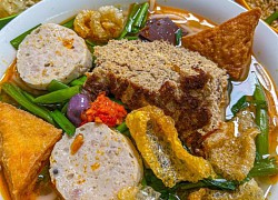 Canh bún bình dân ngập topping ở Sài Gòn