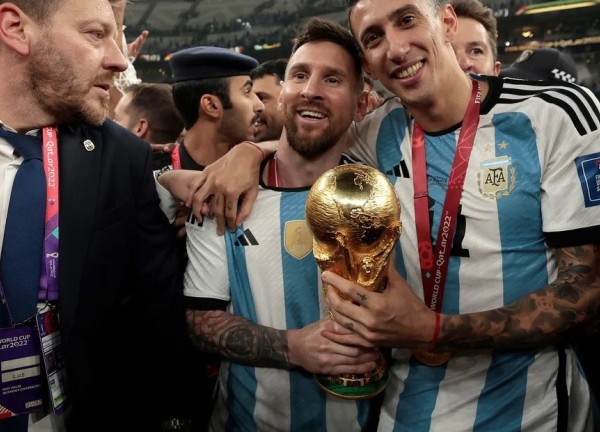 Di Maria viết thư gây sốt cho vợ trước khi vô địch World Cup 2022