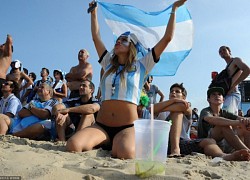 Nữ cổ động viên Argentina để ngực trần đối diện án phạt nặng