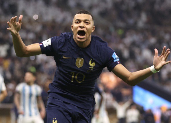 Pháp thua nhưng Mbappe thoát khỏi cái bóng Messi