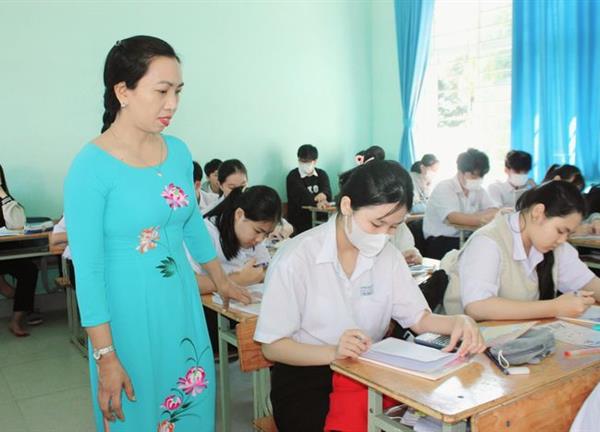 Việc thực hiện chương trình, SGK mới còn nhiều khó khăn