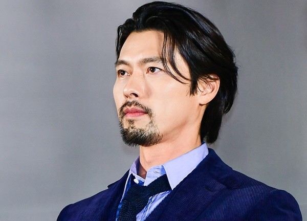 Hyun Bin xuất hiện với diện mạo khác lạ sau khi lên chức bố