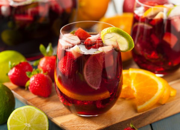 Sangria trái cây - thức uống là một gợi ý tuyệt vời cho mùa lễ hội