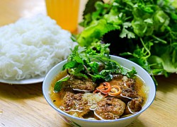 Bún chả Hàng Mành nướng thịt kiểu công nghiệp vì quá đông khách